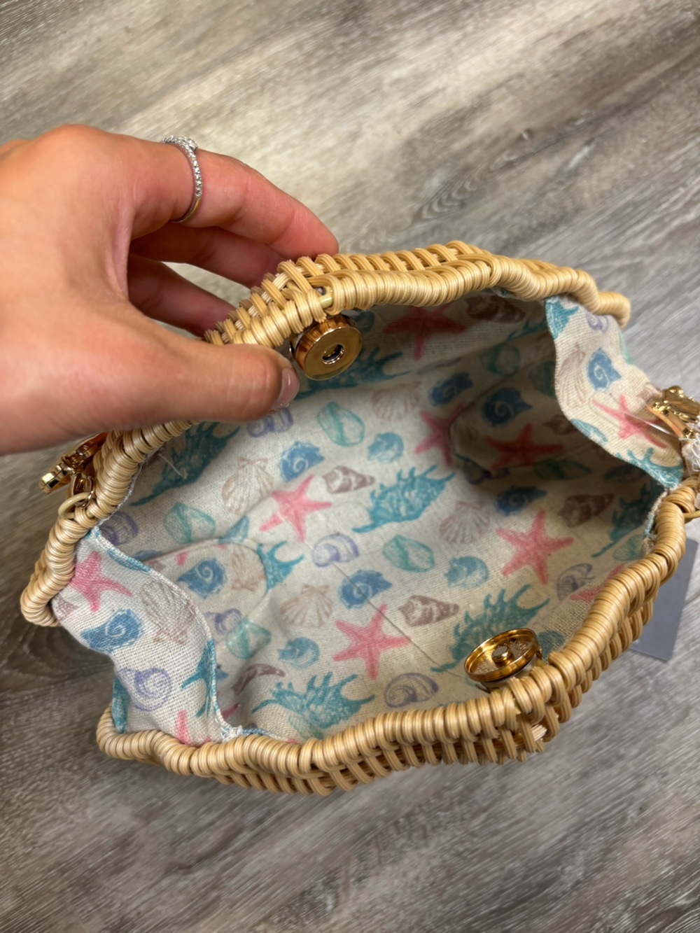 Haute Hippie | Woven SeaShell-Shaped Shoulder Bag in Natural NEW - Picture 6 of 7